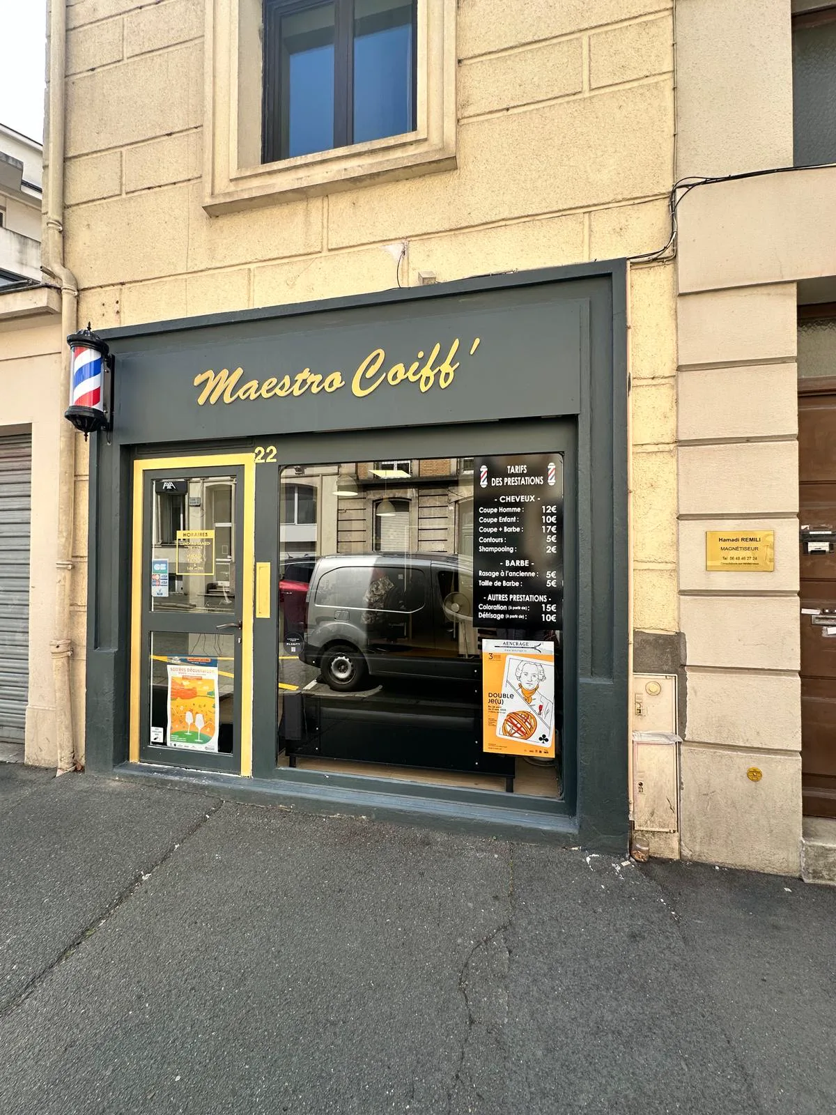 Enseigne Maestro coiff’ au 22 rue d’Anjou à Angers